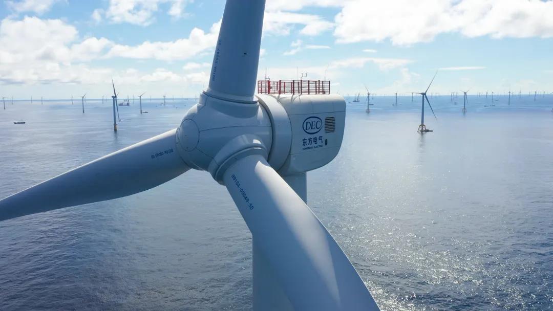 我国首台7兆瓦国产化海上风机完成吊装