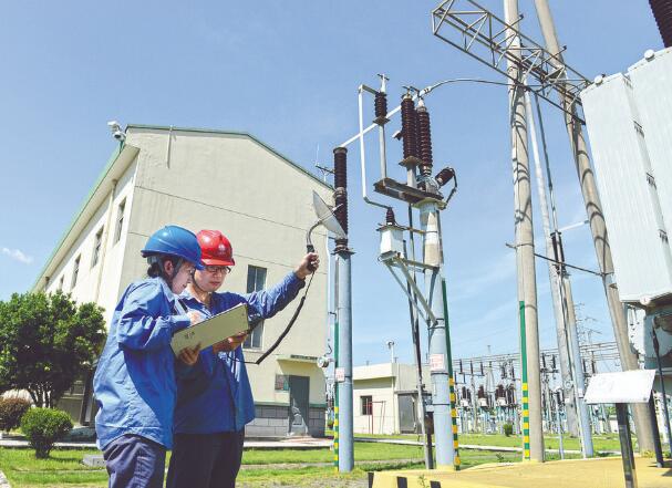 浙江宁波供电公司：带电检测变电设备 保障电力可靠供应