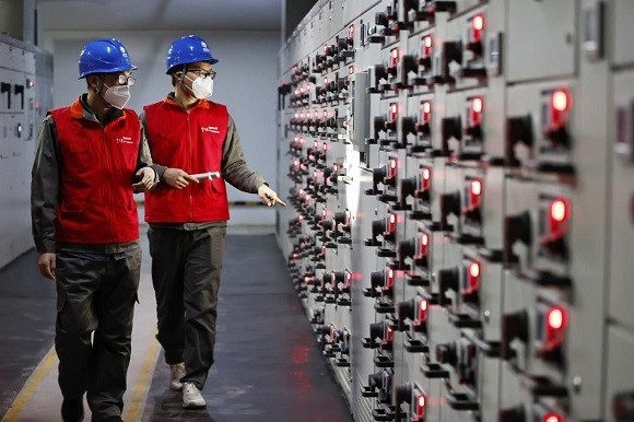 国网重庆电力日公司均投入3500余人 保障全市电力安全可靠供应
