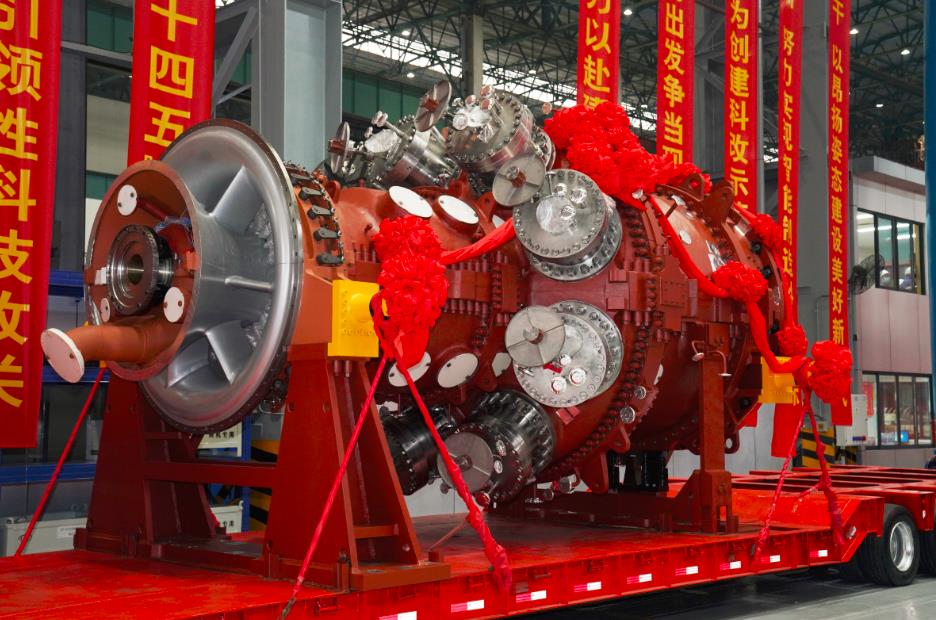 国内首台自主研制F级50兆瓦重型燃气轮机在东方电气集团完工发运