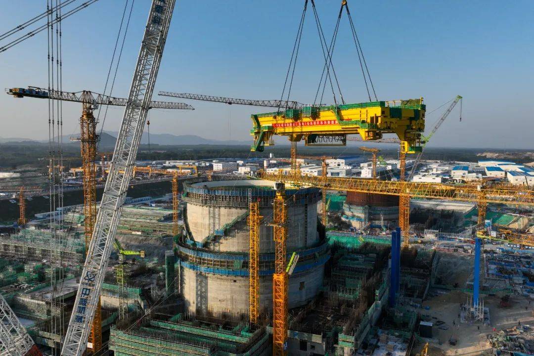 海南昌江核电厂3号机组环吊主梁整体吊装就位
