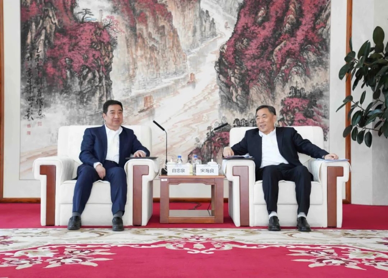 中国能建党委书记、董事长宋海良与中国电气装备党委书记、董事长白忠泉会谈