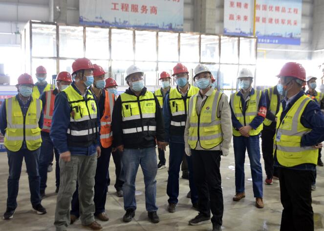 华能集团公司火电建设中心副主任杜光利一行到锡林郭勒热电项目调研
