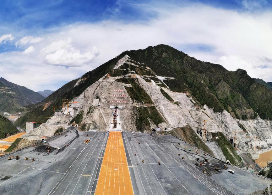 世界第三高坝两河口水电站心墙填筑至2800米高程