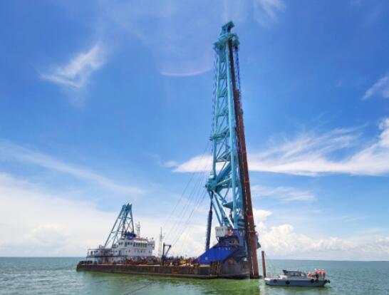 越南薄寮三期海上风电总承包项目完成首根风机基础试验桩打桩作业