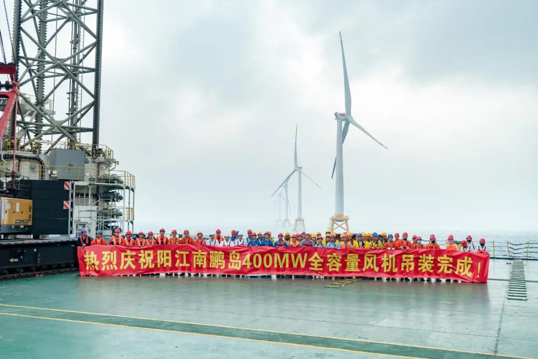 国内首个单体大容量海上风电项目吊装完成