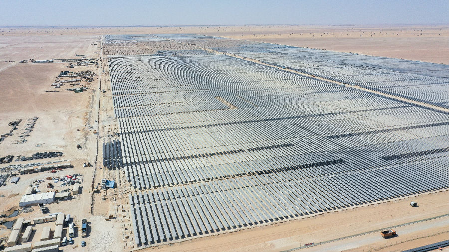 迪拜五期900兆瓦光伏项目并网发电