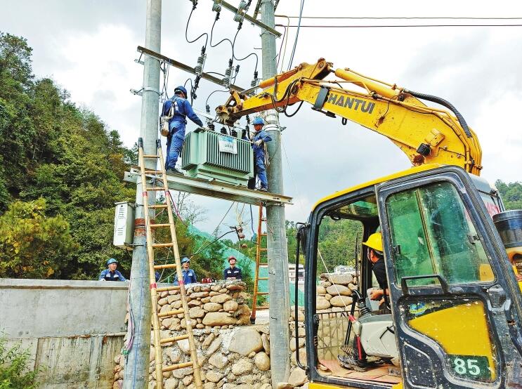 南方电网公司加强农村电网建设，以充足电力激发乡村活力