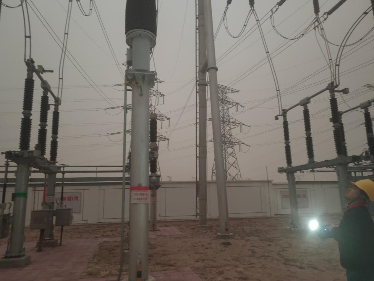 锡林郭勒超高压供电公司：风沙来袭 全力保障可靠供电