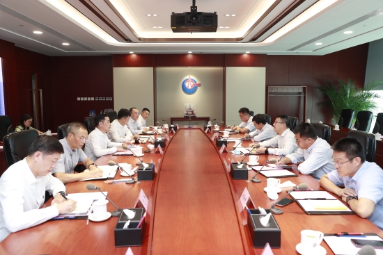 王小军与中国海油副总经理俞进举行会谈