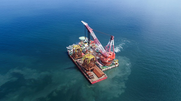 渤海亿吨级大油田最大区块海上安装全部完成