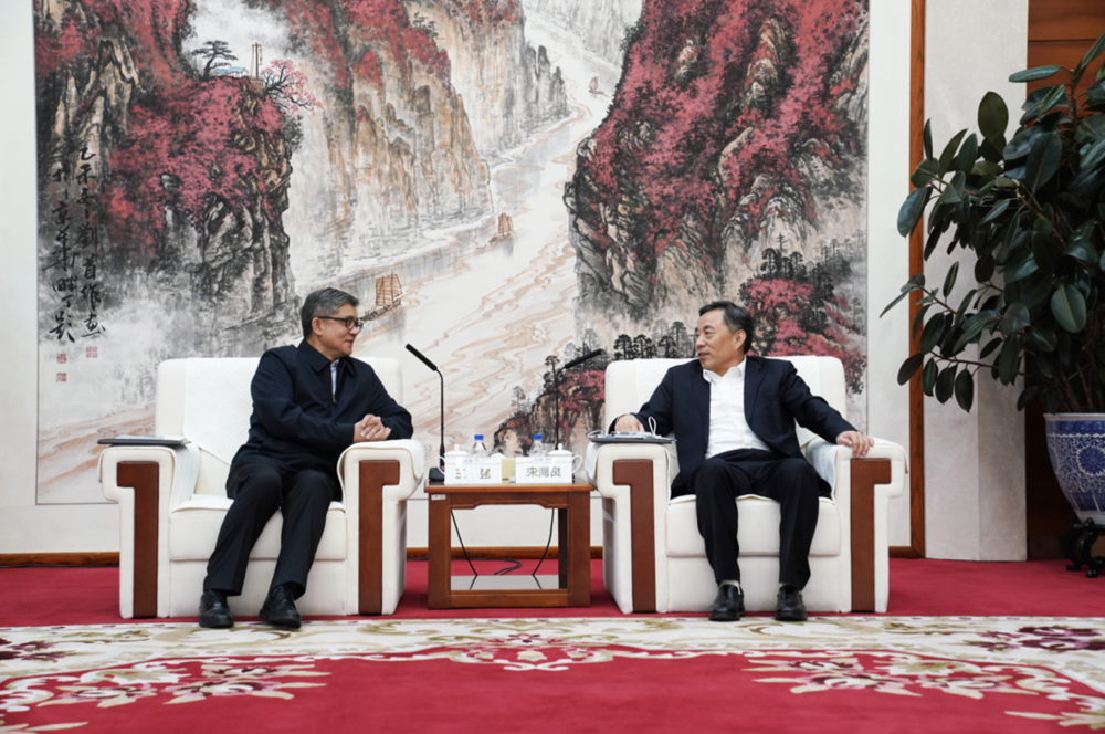 中国能建党委书记、董事长宋海良与拉萨市委副书记、市长王强座谈