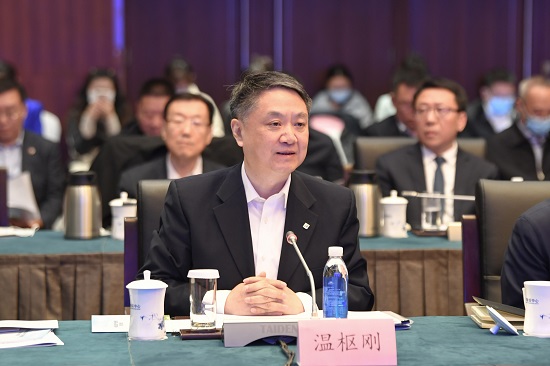 温枢刚出席内蒙古自治区与中央企业深化合作座谈会